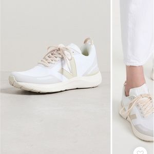 Veja Impala Sneakers. Great condition. Size 7. Eggshell/Pierre.